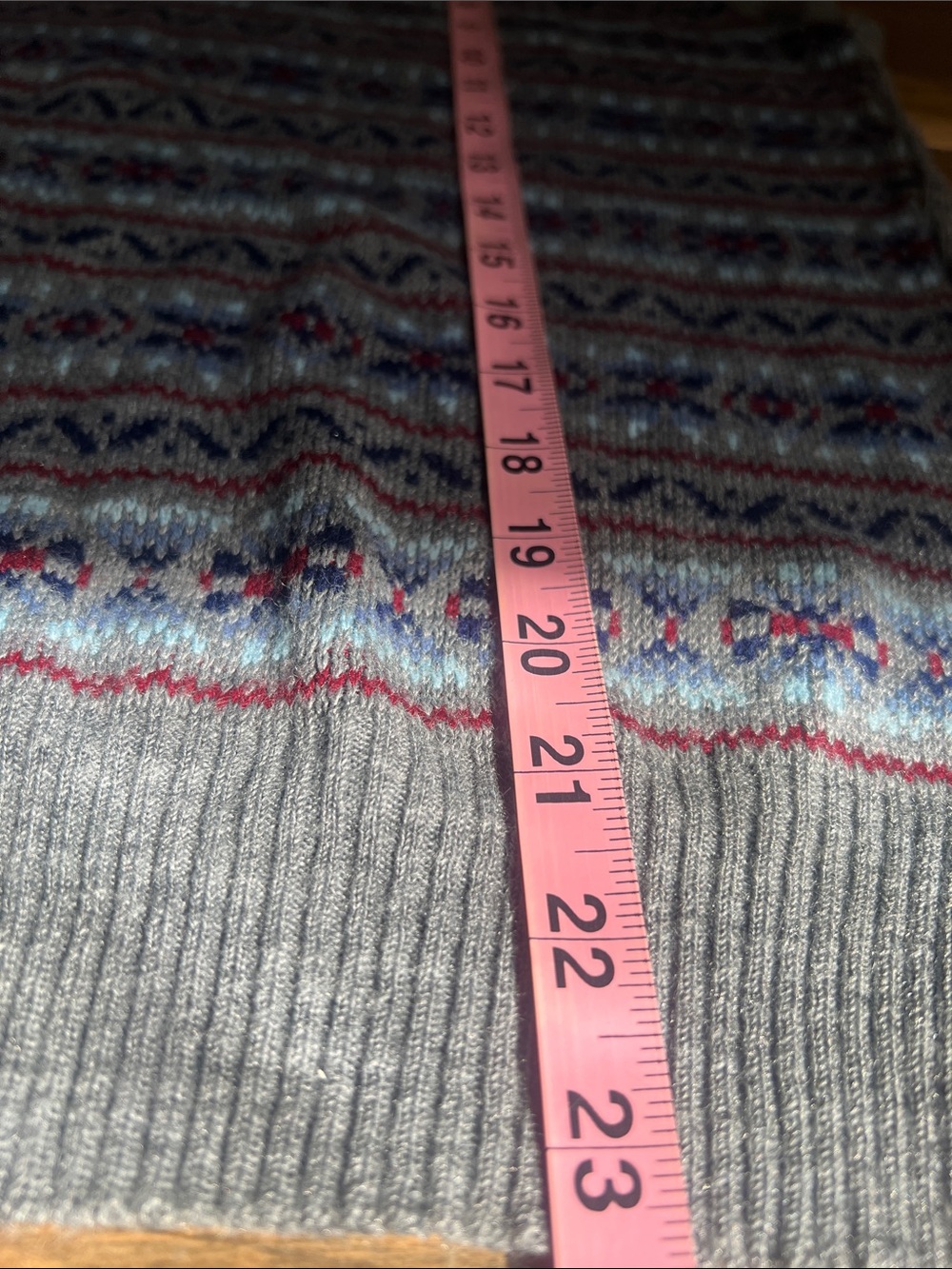 Men's V-Neck Sweater with Multicolor Pattern - Picture 5 of 6